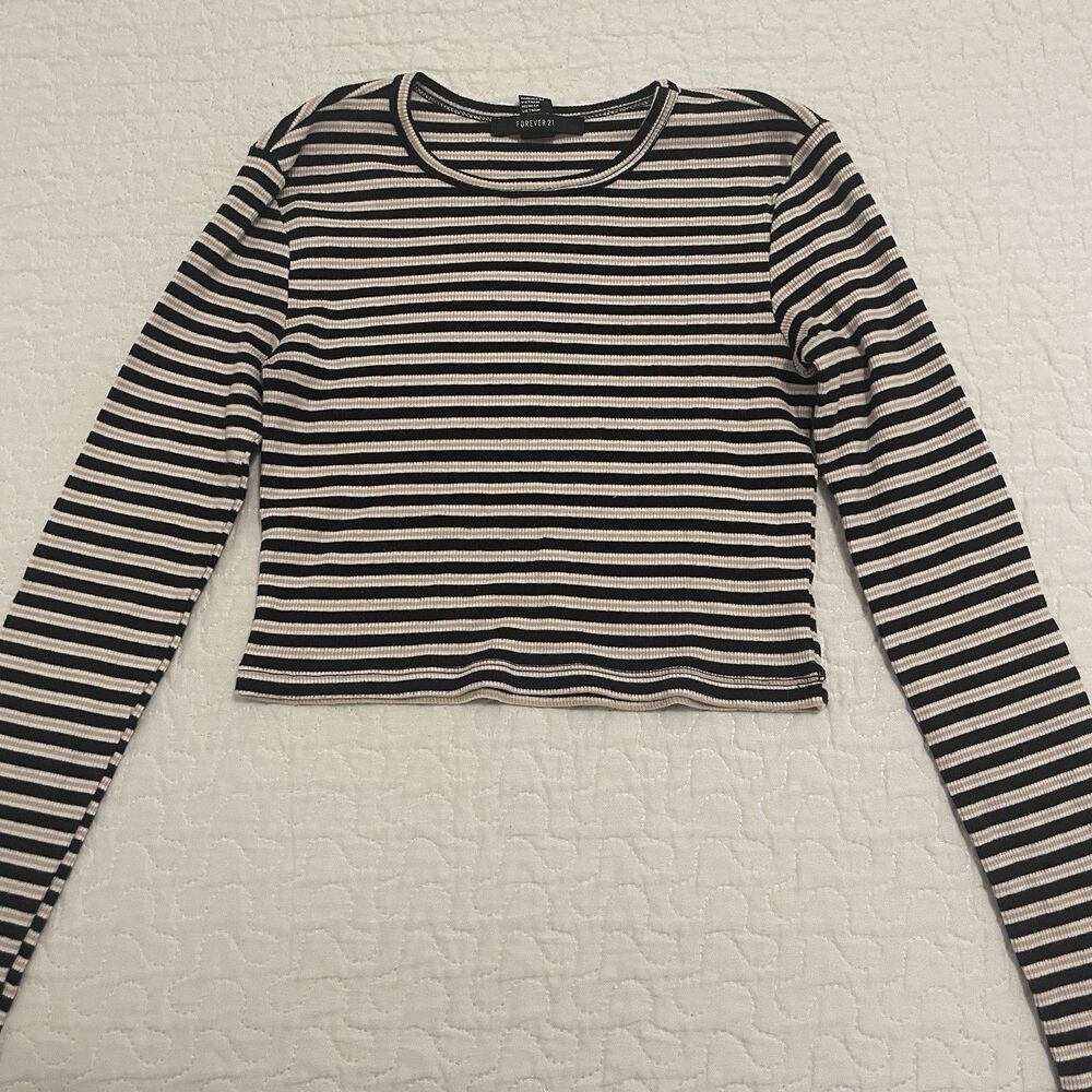 Forever 21 Long-Sleeved Knit Crop Top Shirt S Small Y2K Goth Whimsigoth Preppy